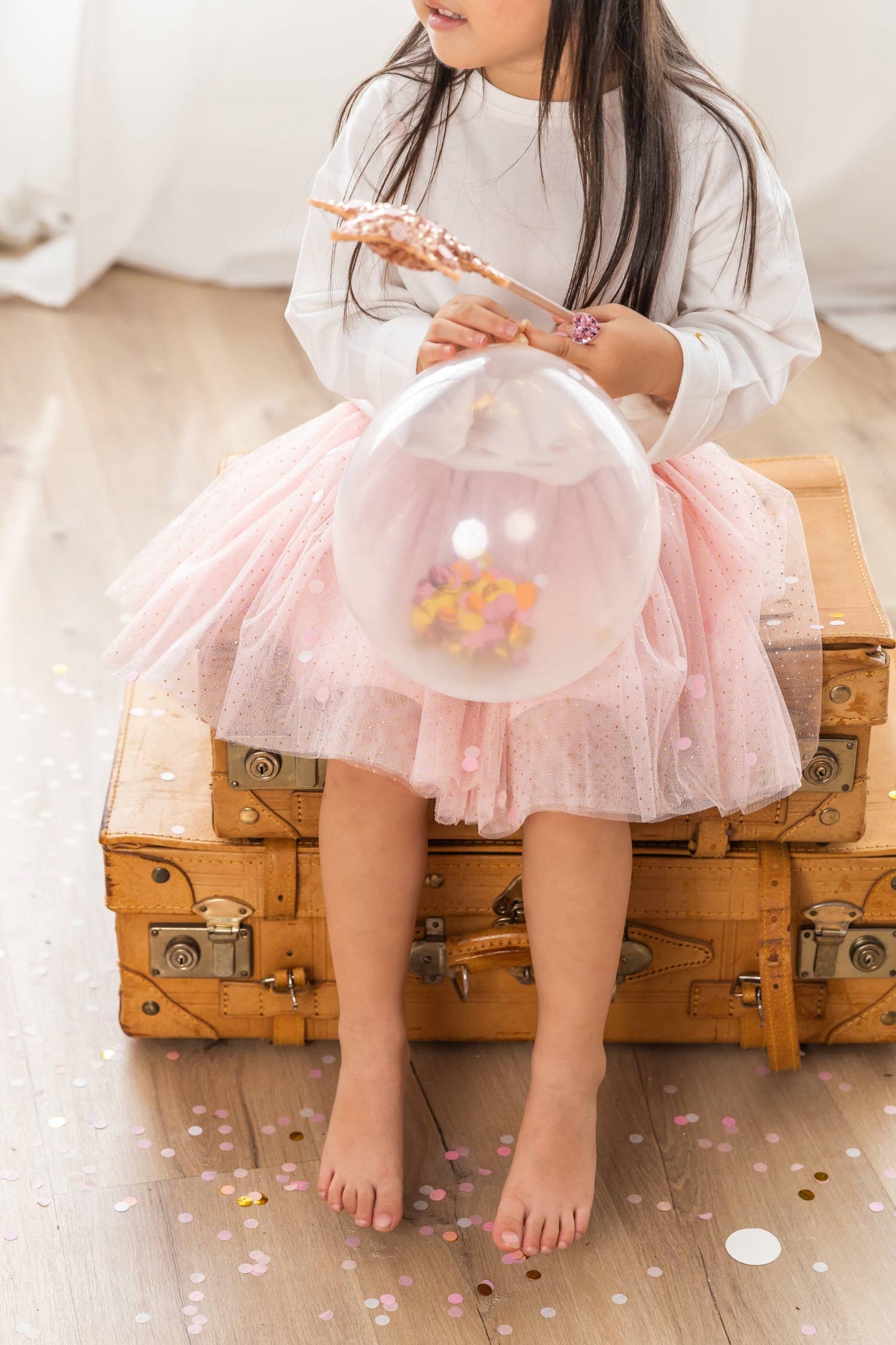 Gonna tutù rosa pois indossata per look da festa o gioco quotidiano