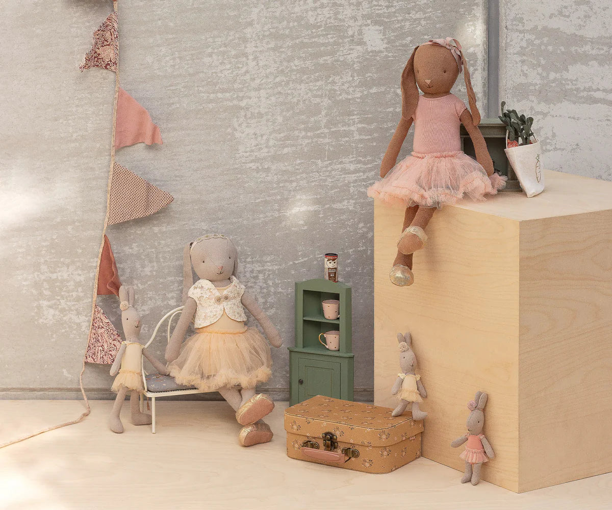 Coniglio Maileg ballerina con abito bianco – idea regalo elegante per bambini