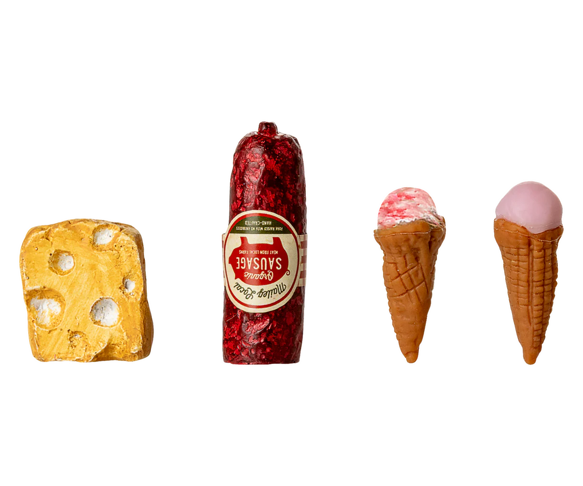 Contenuto del frigorifero Maileg per topolini: formaggio, salsicce e gelati in miniatura