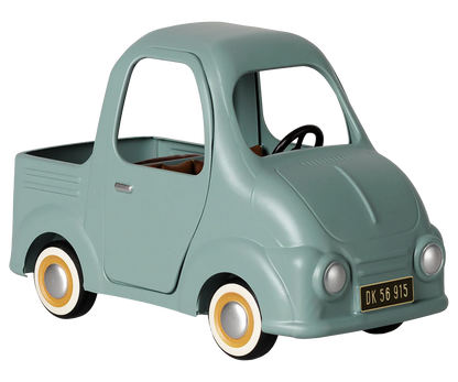 Furgone Pick-up Maileg in metallo con porte apribili per la famiglia dei topolini della collezione Autunno/Inverno 2026.