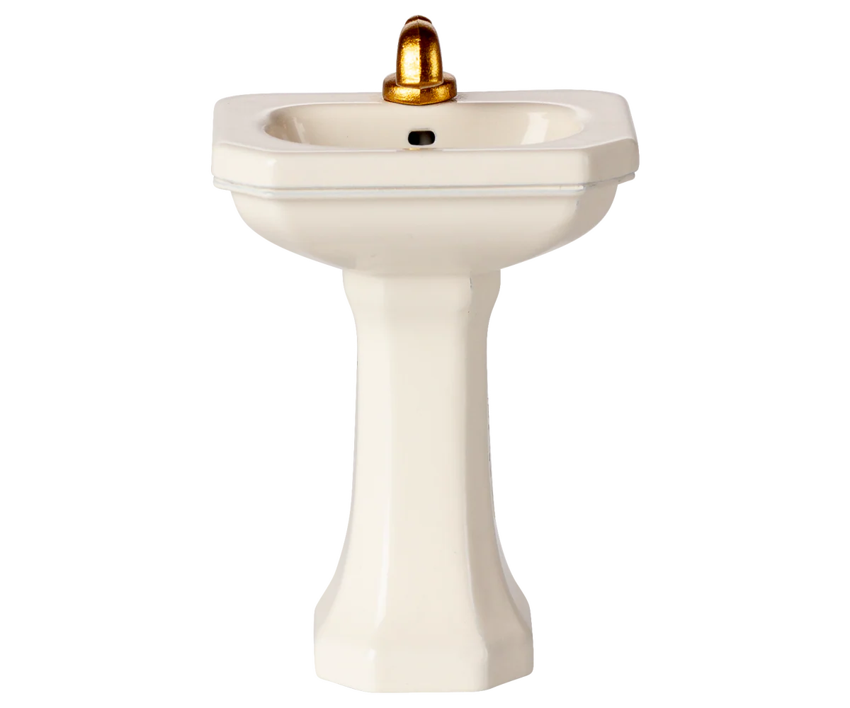 Lavabo Maileg panna inserito nella casetta SuitCasa
