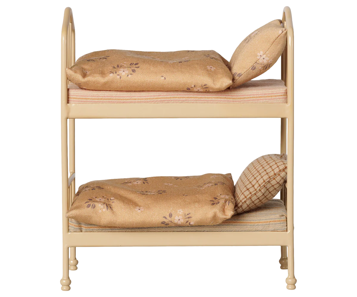 Letto a castello Maileg marrone chiaro per topolini completo di materassi, cuscini e coperte, compatibile con la Mouse Hole Farmhouse.