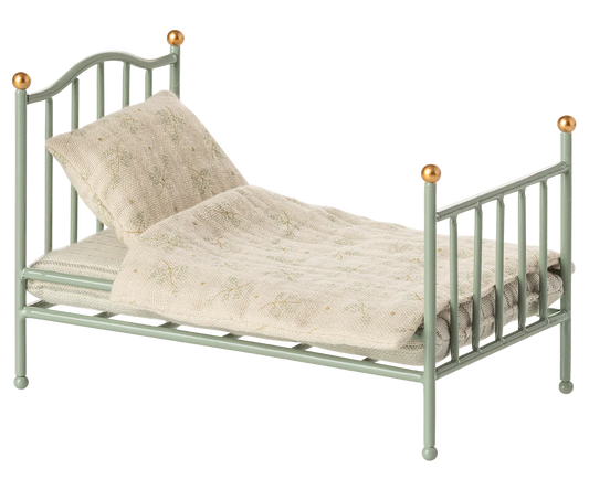 Letto Maileg Vintage per topolino in metallo color menta con biancheria stampata
