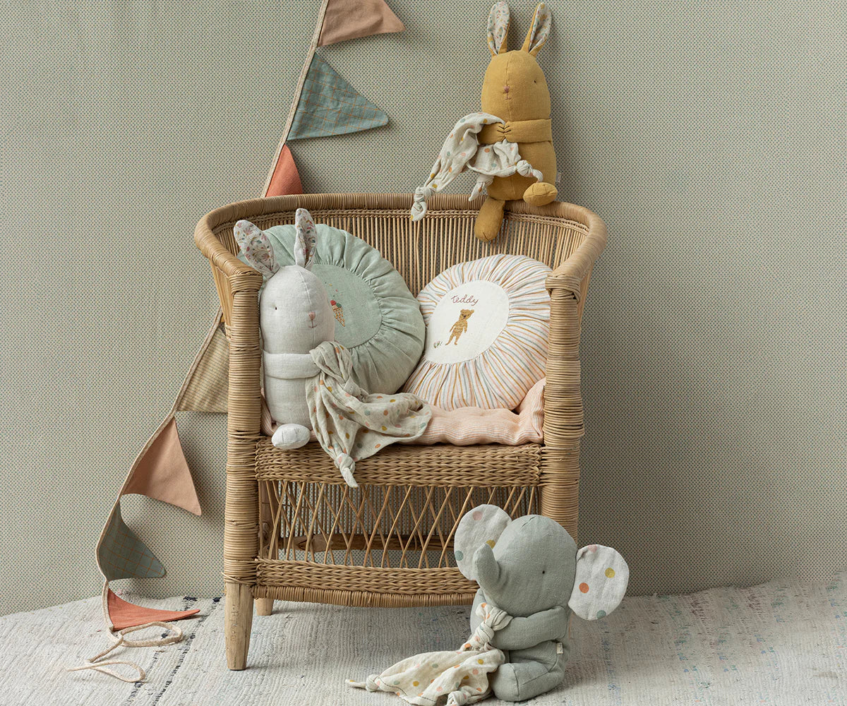 Coniglietto Maileg Lullaby Friends Carillon con panno coccole in confezione regalo elegante