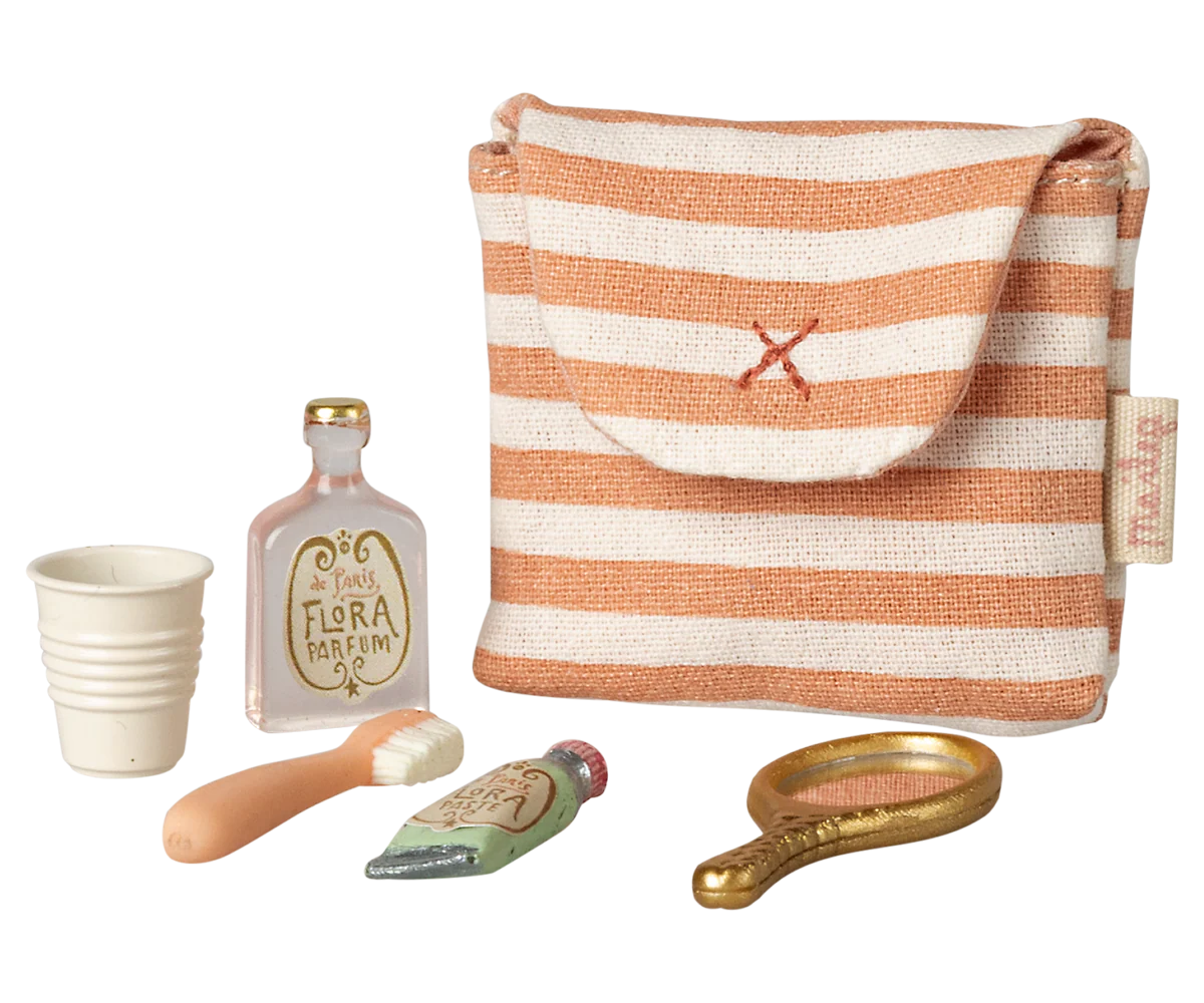 Set accessori bagno Maileg in borsa rossa per topolini