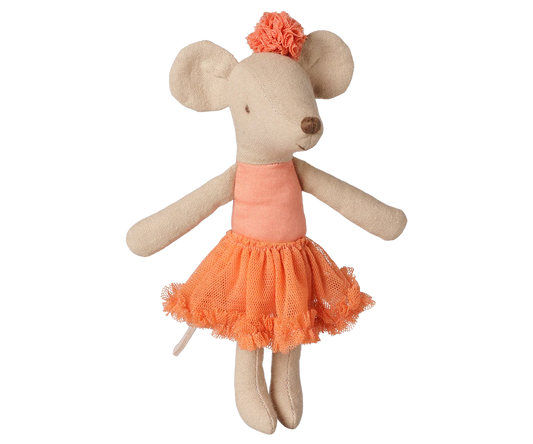 Topina Ballerina Sorella Maggiore Maileg con tutù color corallo scuro e pompon della collezione Autunno/Inverno 2026.