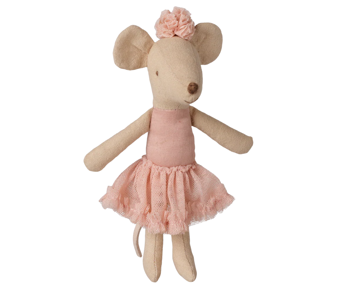 Topina Ballerina Sorella Maggiore Maileg con tutù color viola chiaro e pompon della collezione Autunno/Inverno 2026.