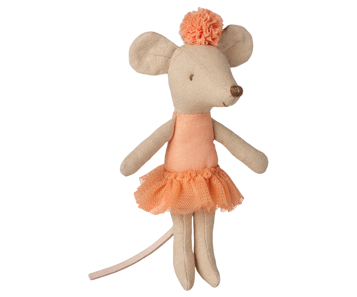 Topina Ballerina Sorellina Maileg con tutù color albicocca e pompon della collezione Autunno/Inverno 2026.