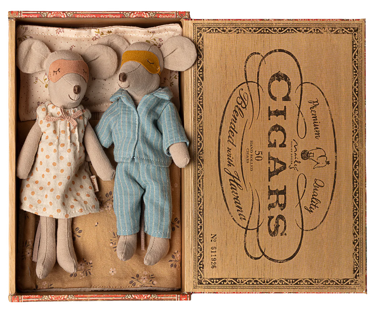 Topolini Maileg mamma e papà con scatola-letto in stile cigar box