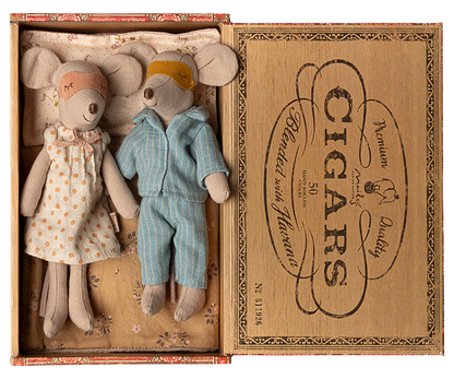 Topolini Maileg mamma e papà con scatola-letto in stile cigar box