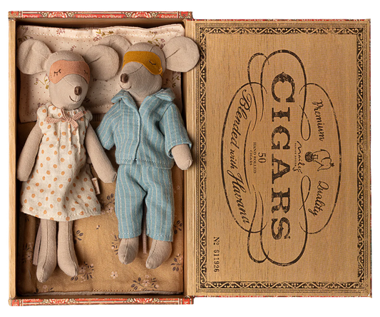 Topolini Maileg mamma e papà con scatola-letto in stile cigar box