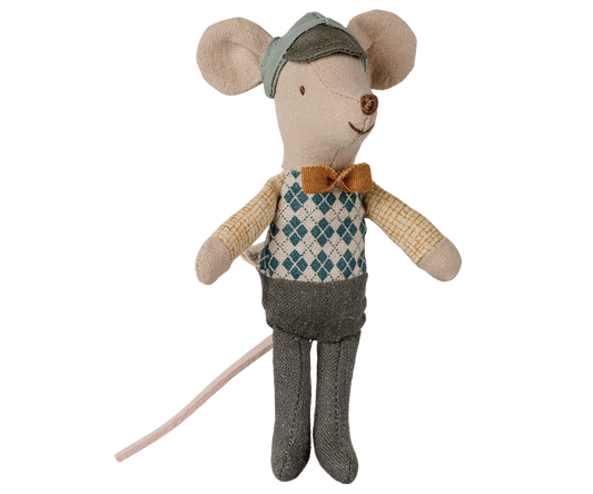 Topolino Autista Fratellino Maileg con papillon, cappellino e scatola a forma di automobile della collezione Autunno/Inverno 2026.