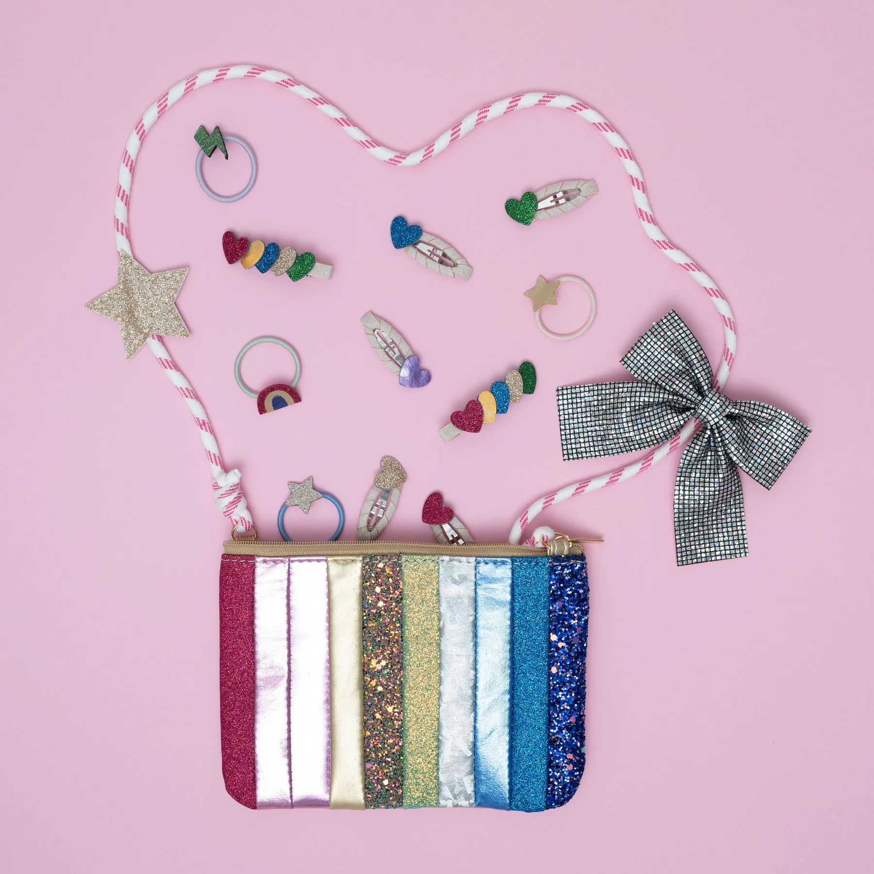 Bambina con borsa Mimi & Lula Dancing Queen Stripe Bag colorata e scintillante