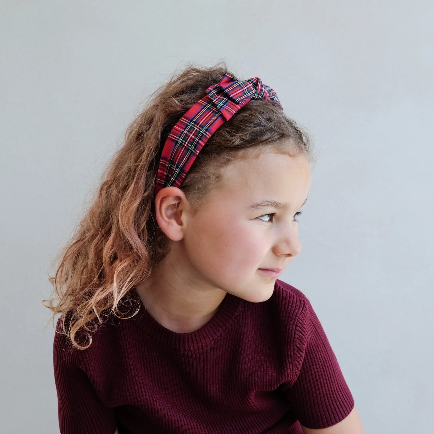 Bambina che indossa il cerchietto Mimi & Lula Tartan Edie