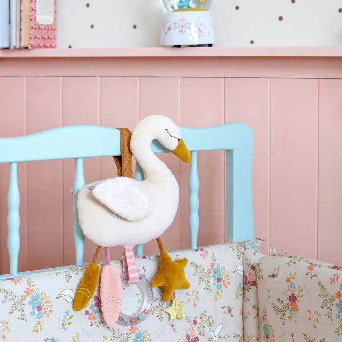 Peluche attività cigno Moulin Roty La Petite École de Danse appeso alla culla con giochi multisensoriali