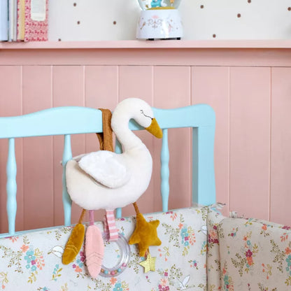 Peluche attività cigno Moulin Roty La Petite École de Danse appeso alla culla con giochi multisensoriali