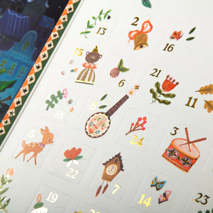 Bambino usa la lampada a storie del Calendario dell’Avvento Les Minouchkas Moulin Roty