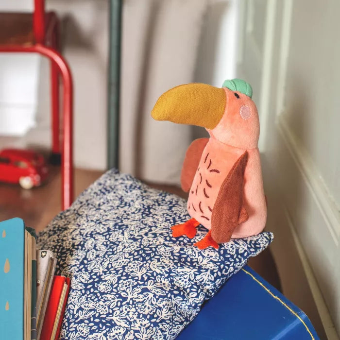 Peluche sonaglio Petit Toucan in velluto arancione con cappellino – Moulin Roty Les Toupitis