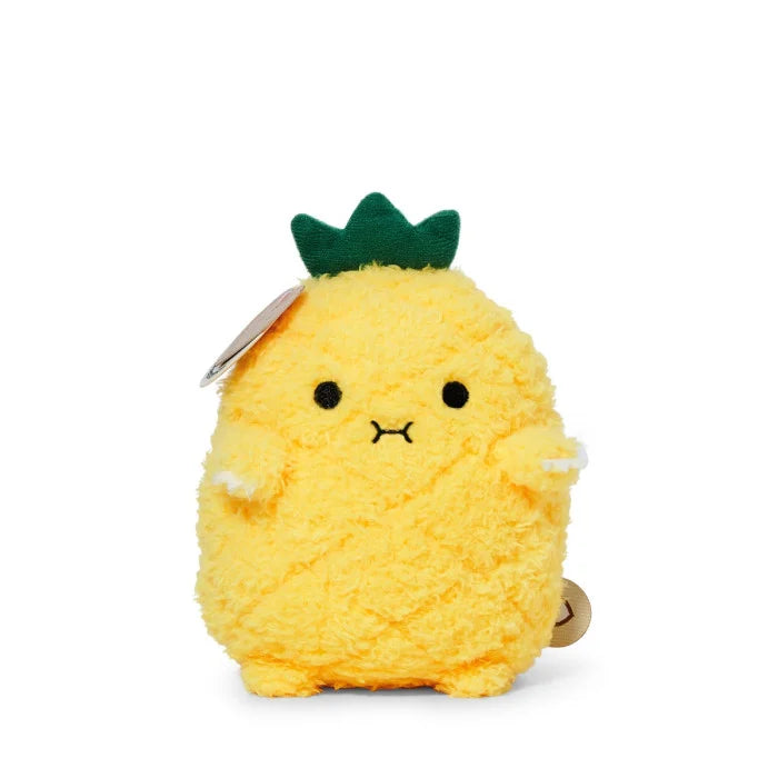 Peluche Noodoll Riceananas mini, ananas giallo seduto con dettagli ricamati