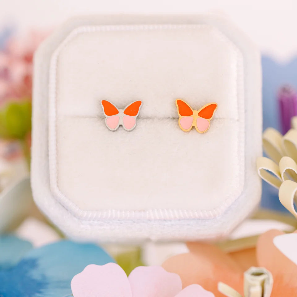 orecchini Pierced SILVER BUTTERFLY COLORBLOCK indossati, vista frontale, stile quotidiano