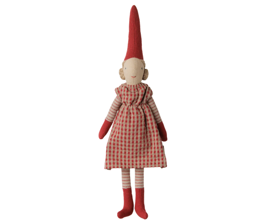 Pixy Maileg Taglia 1 femmina con abito rosso, decorazione natalizia in cotone con magneti nelle mani e nel piede, collezione Natale Maileg.