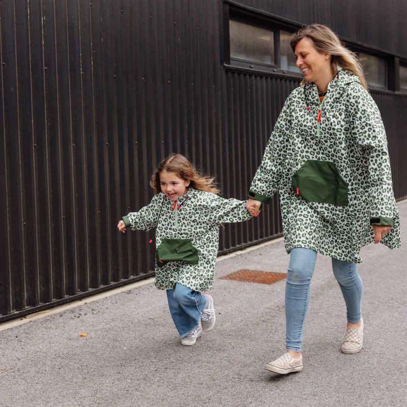 Hello Hossy – Poncho Antipioggia Green Leopard Mamna