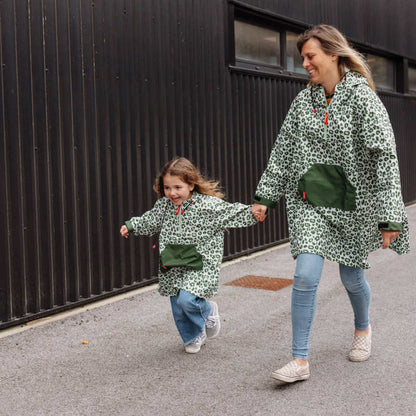 Hello Hossy – Poncho Antipioggia Green Leopard Mamna