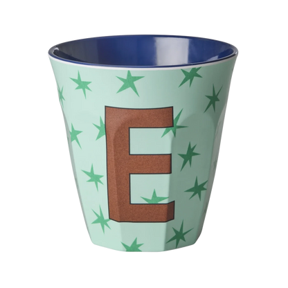 Tazza RICE Denmark verde con stelle bianche e lettera E in melamina, vista frontale