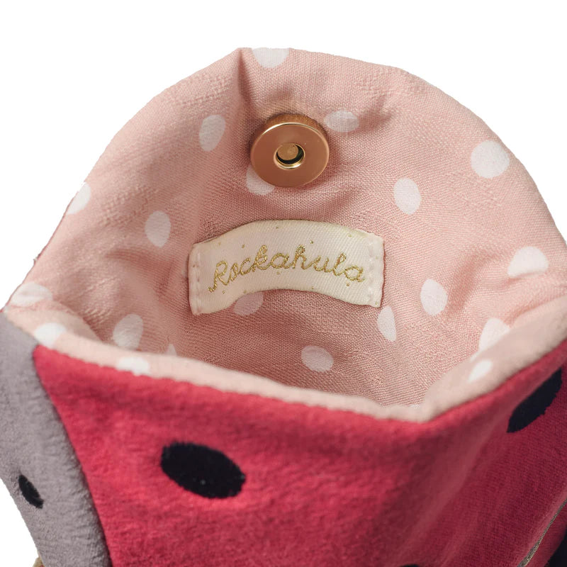 Bambina con borsetta Rockahula coccinella Lily in look estivo