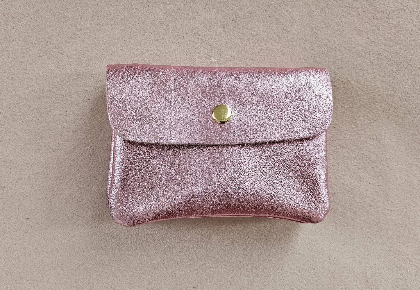 Portafoglio compatto Royal Marais in pelle metallizzata rosa con bottone dorato