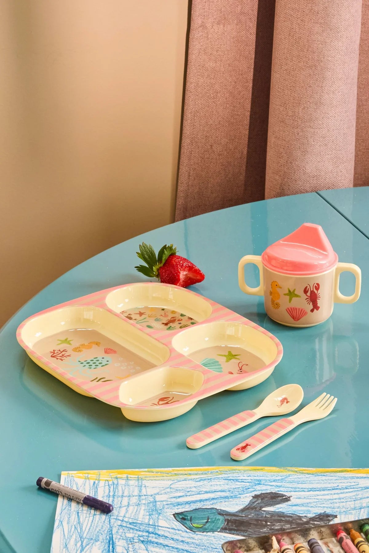 Tazza baby con due manici in melamina Rice Pink Coral durante la pappa