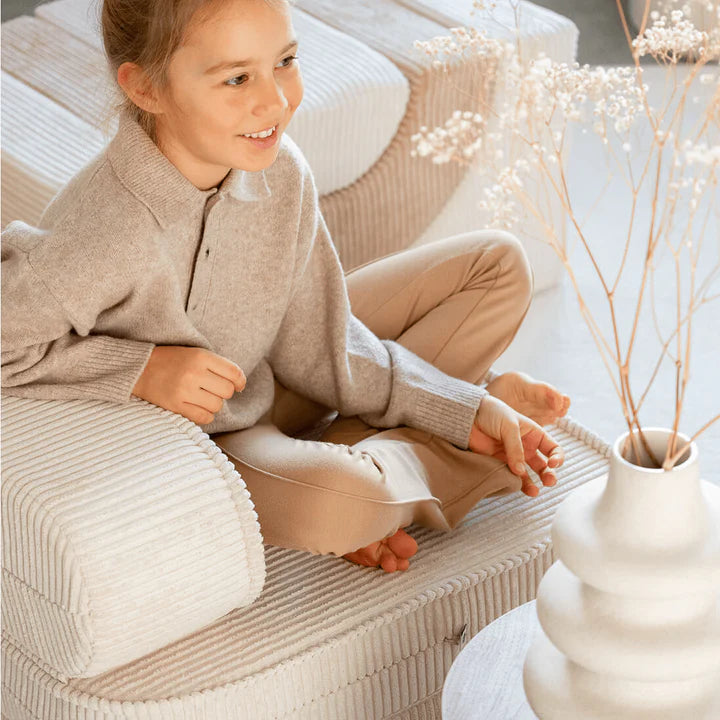 Poltrona trasformabile Wigiwama in velluto marshmallow – si apre in materasso, perfetta per camerette bambini