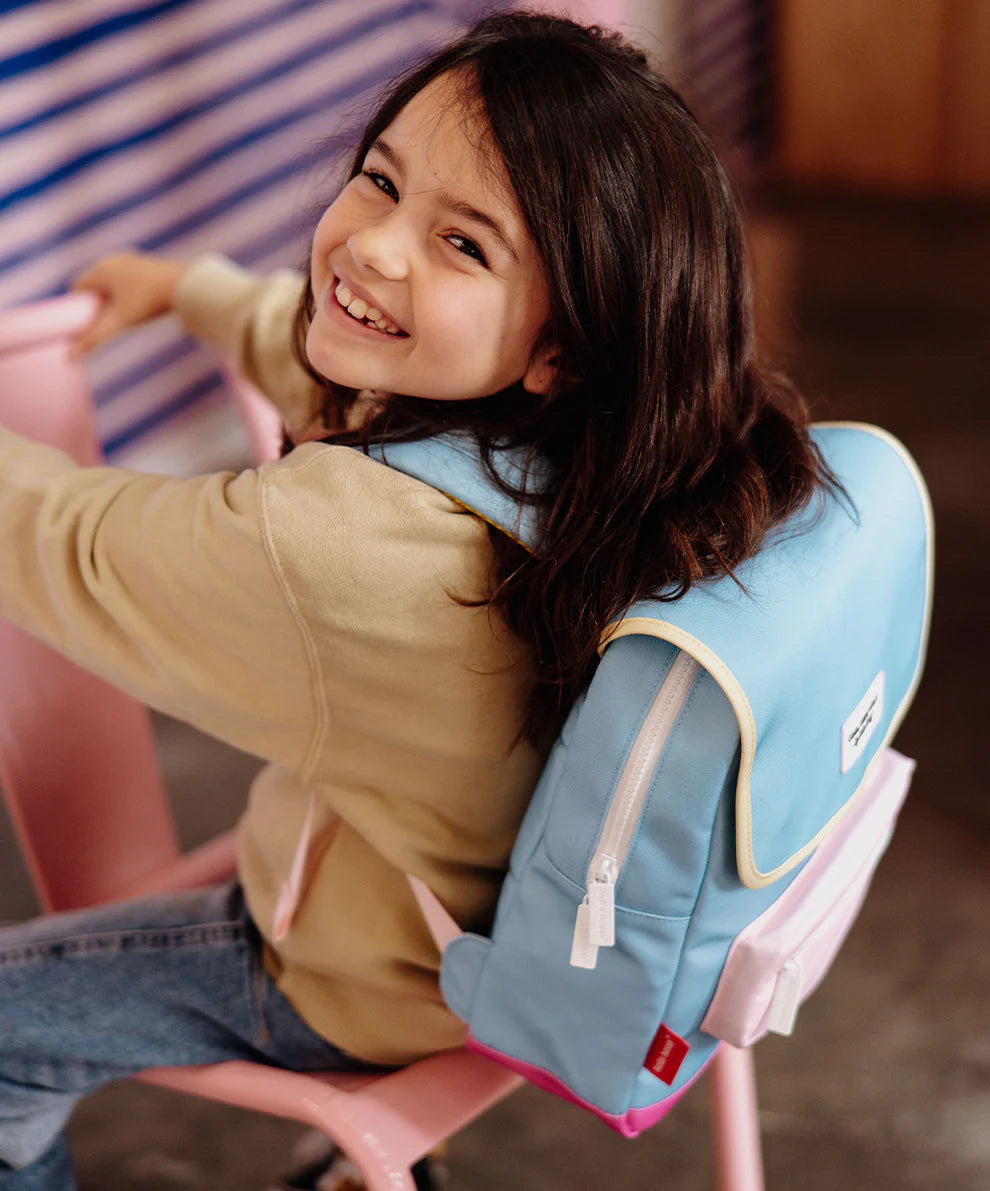Bambino con zaino Hello Hossy Mini Sky Blue, perfetto per la scuola primaria