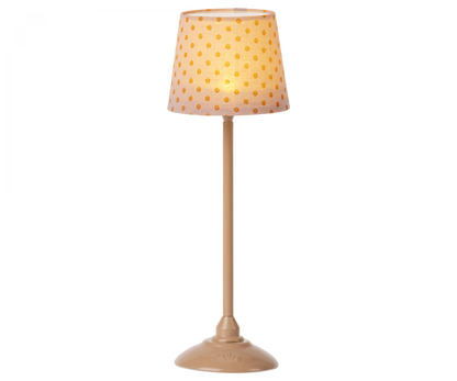 Lampada da terra in miniatura Maileg colore polvere scuro accesa