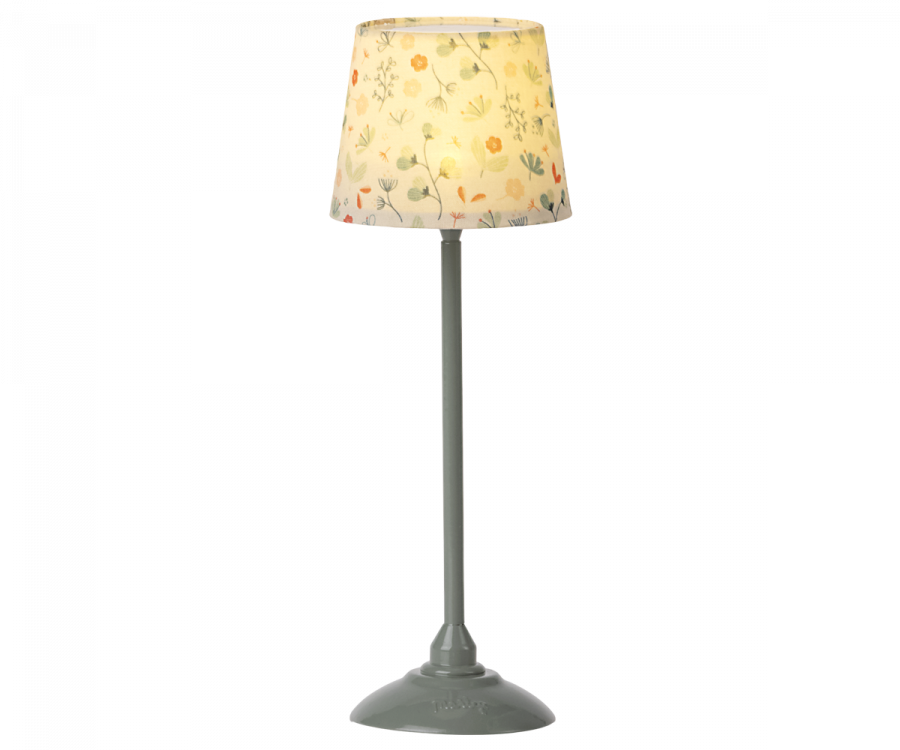 Lampada da terra in miniatura Maileg verde menta con luce accesa, ideale per casa delle bambole