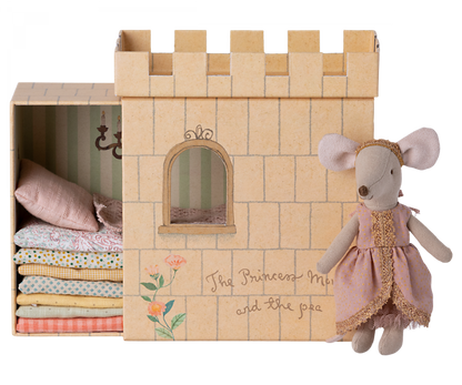 Maileg Topolina Principessa sul Pisello – Abito Rosa con Castello - Apple Pie
