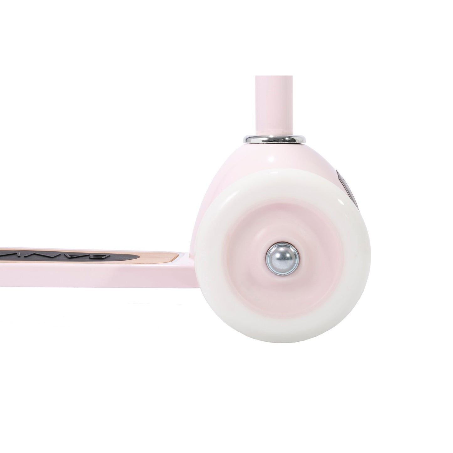 Dettaglio della ruota del monopattino rosa Banwood con freno integrato