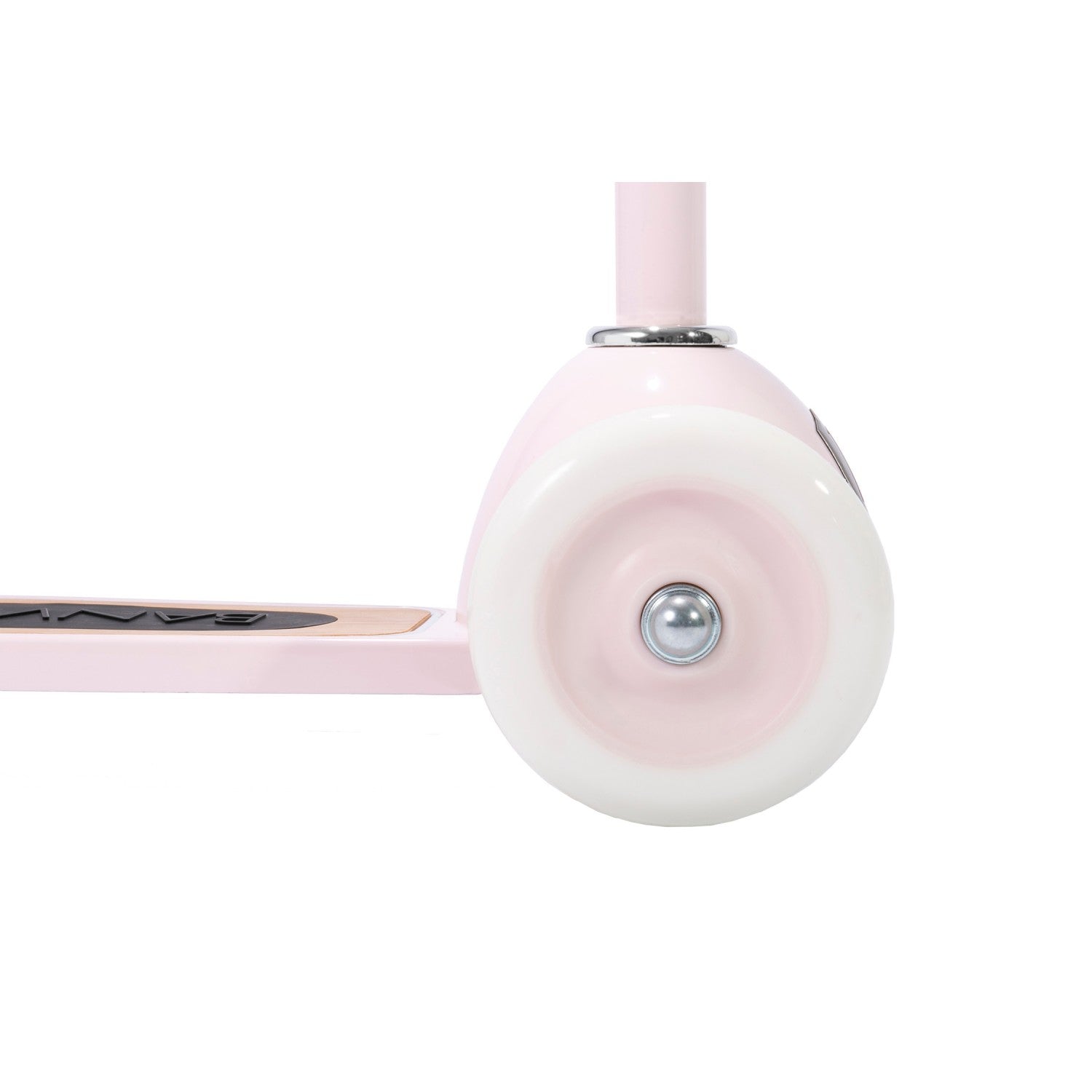 Dettaglio della ruota del monopattino rosa Banwood con freno integrato
