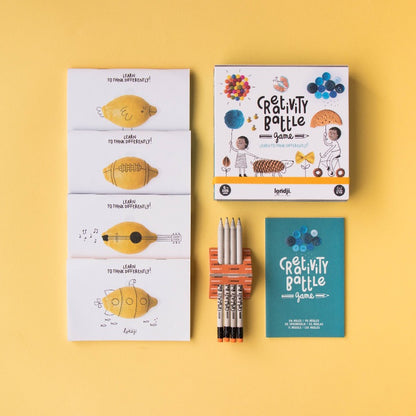 Contenuto del gioco Creativity Battle con carte e quaderni